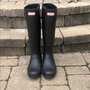 Like New Tall Black Matte Hunters